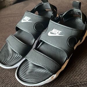 Women’s Nike sandals